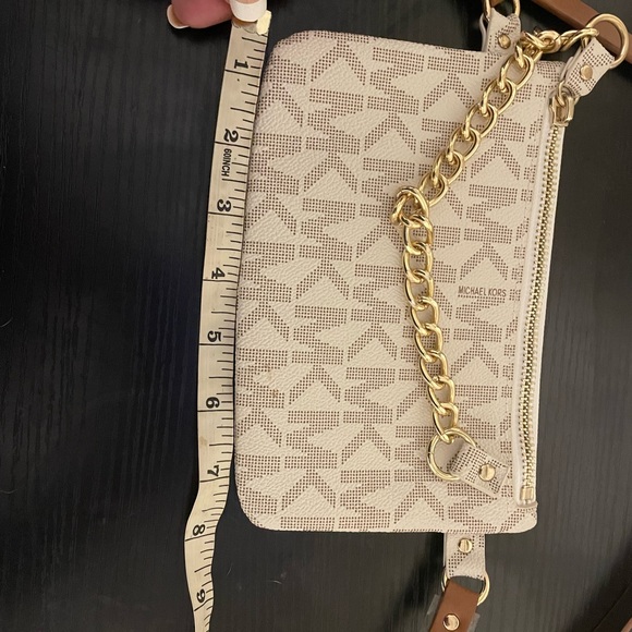 Excellent condition Michael Kors belt bag! - Picture 7 of 9